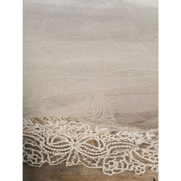 Alecon lace chapel length veil - Picture 2 of 7